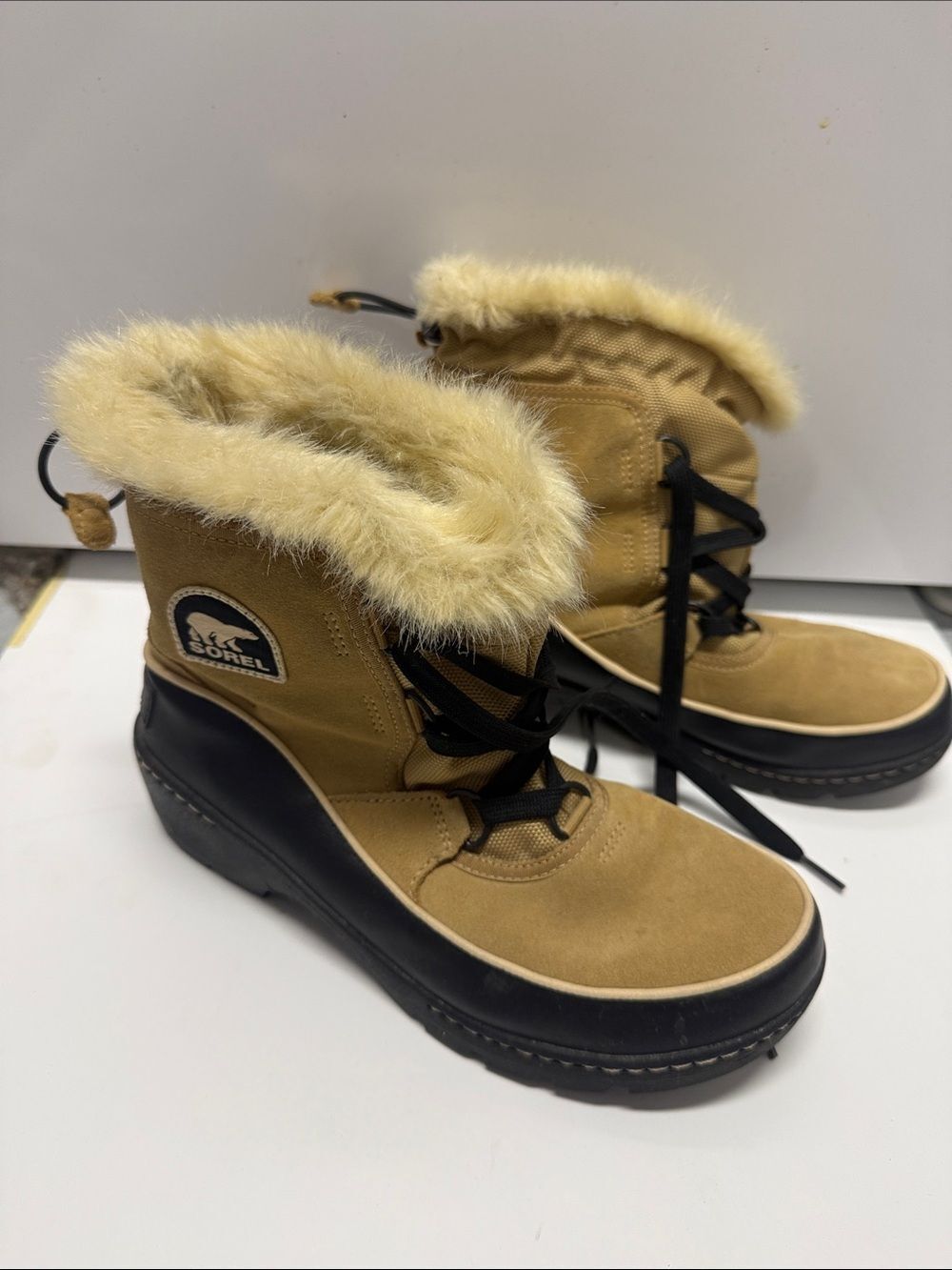 Sorel Women's Tan Faux-Fur Lace-Up Winter Boots Size 8 Worn Once